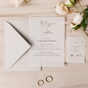 klasyczne nowoczesne zaproszenia ślubne transparentne na kalce, minimalistyczne zaproszenia na ślub nelovstore