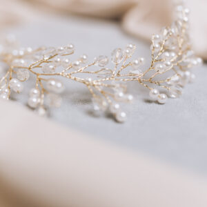 gałązka ślubna z perełkami, gałązka do włosów minimalistyczna, delikatna ozdoba ślubna do włosów z kryształkami