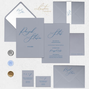 Zaproszenia na roczek minimalistyczne niebieskie - mockup z dodatkami