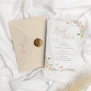 Zaproszenia na roczek na kalce z beżowymi kwiatuszkami - zdjęcie główne