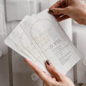 Zaproszenia na Komunię Świętą marmurkowe z okładką z kalki