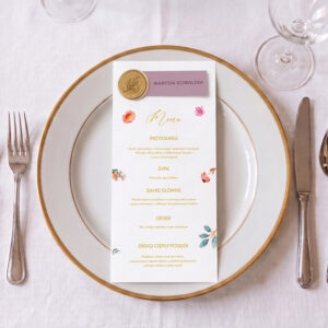 menu z kwiatuszkami, menu z kolorowymi kwiatami, menu kwiatowe leżące z winietką i lakiem